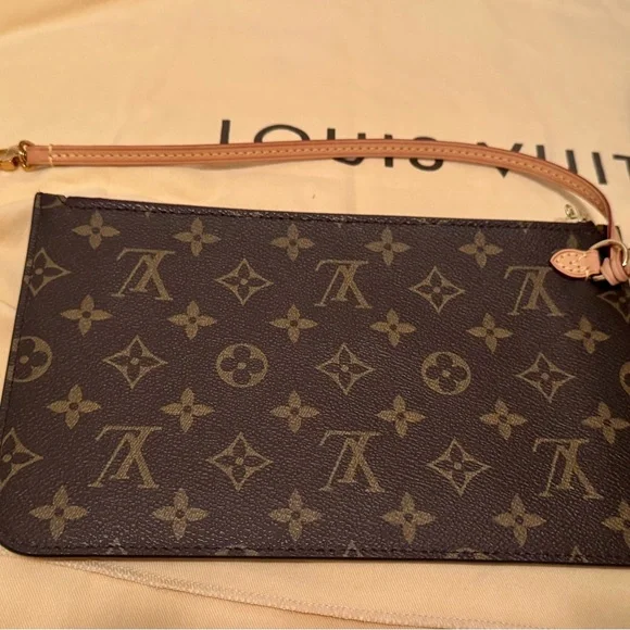 Louis Vuitton Neverfull GM Monogram Tote - Picture 13 of 16